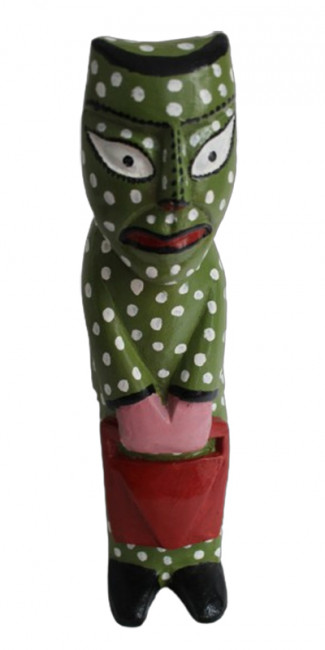 Figura verde com bolsa vermelha  