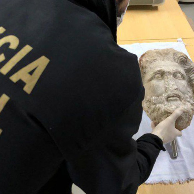 PF apreende obra de arte suspeita de ter sido roubada na Líbia.