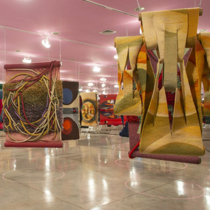 Exposição "Os pássaros de fogo levantarão voo novamente. As formas tecidas de Jacques Douchez e Norberto Nicola".